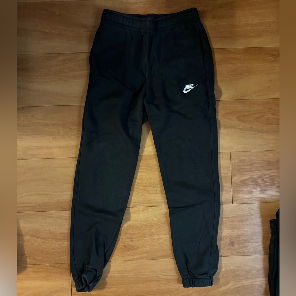 Men’s Nike Club Fleece Sweatpants in Black